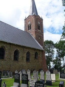 Die Nicolaaskerk in Wieuwerd mit dem Mumienkeller (Bildquelle: by Tukka, Wikimedia Commons)