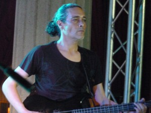 Bruno Caurat: Bass