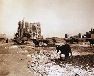 Sagrade Familia 1915 - da tummelten sich am Bauplatz noch Ziegen und keine Stadtbevölkerung