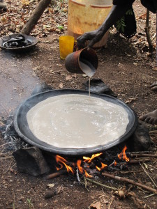 Injera-Fladenbrot bei der Zubereitung