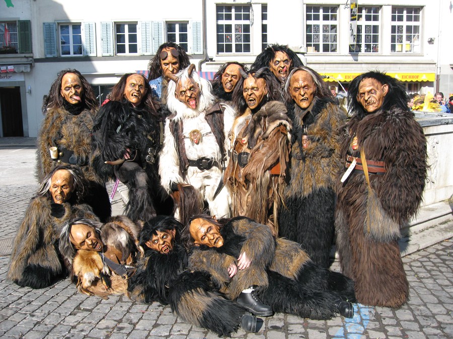 Krampusgruppe (eine "Pass") mit den Masken von Miguel Walch (Foto: www.miguelwalch.com)