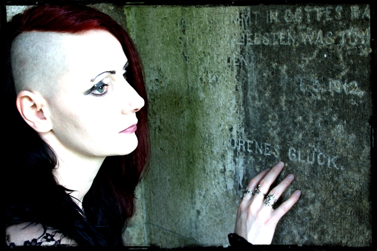 Ich und das verlorene Glück - Hauptfriedhof Mainz im Frühjahr 2014 (Foto: clerique noire)