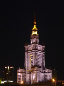 Der Warschauer Kulturpalast - ein Geschenk des Sozialismus an die Polen, daher auch "Stalintorte" oder "Stalinstachel" genannt. Das höchste Gebäude in Polen, heute mit Theater, Kino, Museen.