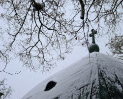 Schneekropole Hauptfriedhof Mainz gruftenkuppel-im-schnee
